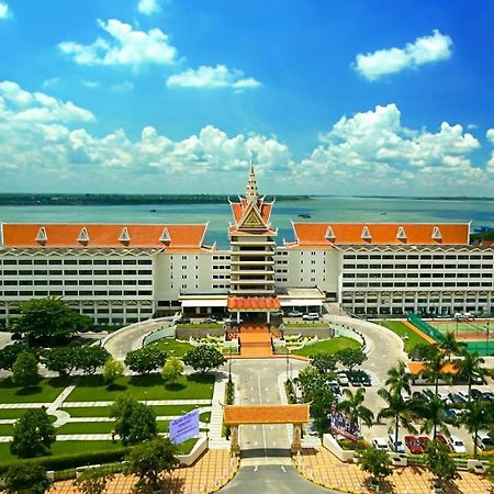 פנום פן Hotel Cambodiana מראה חיצוני תמונה