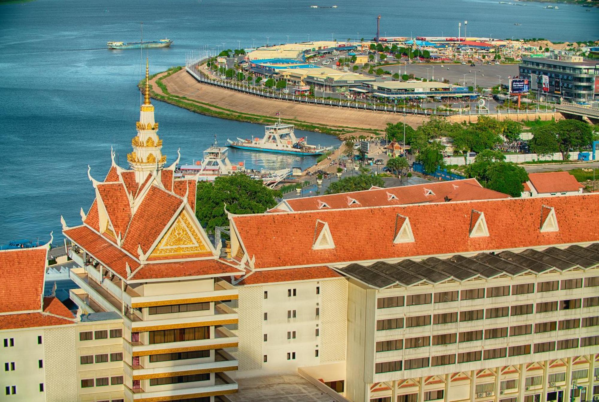 פנום פן Hotel Cambodiana מראה חיצוני תמונה