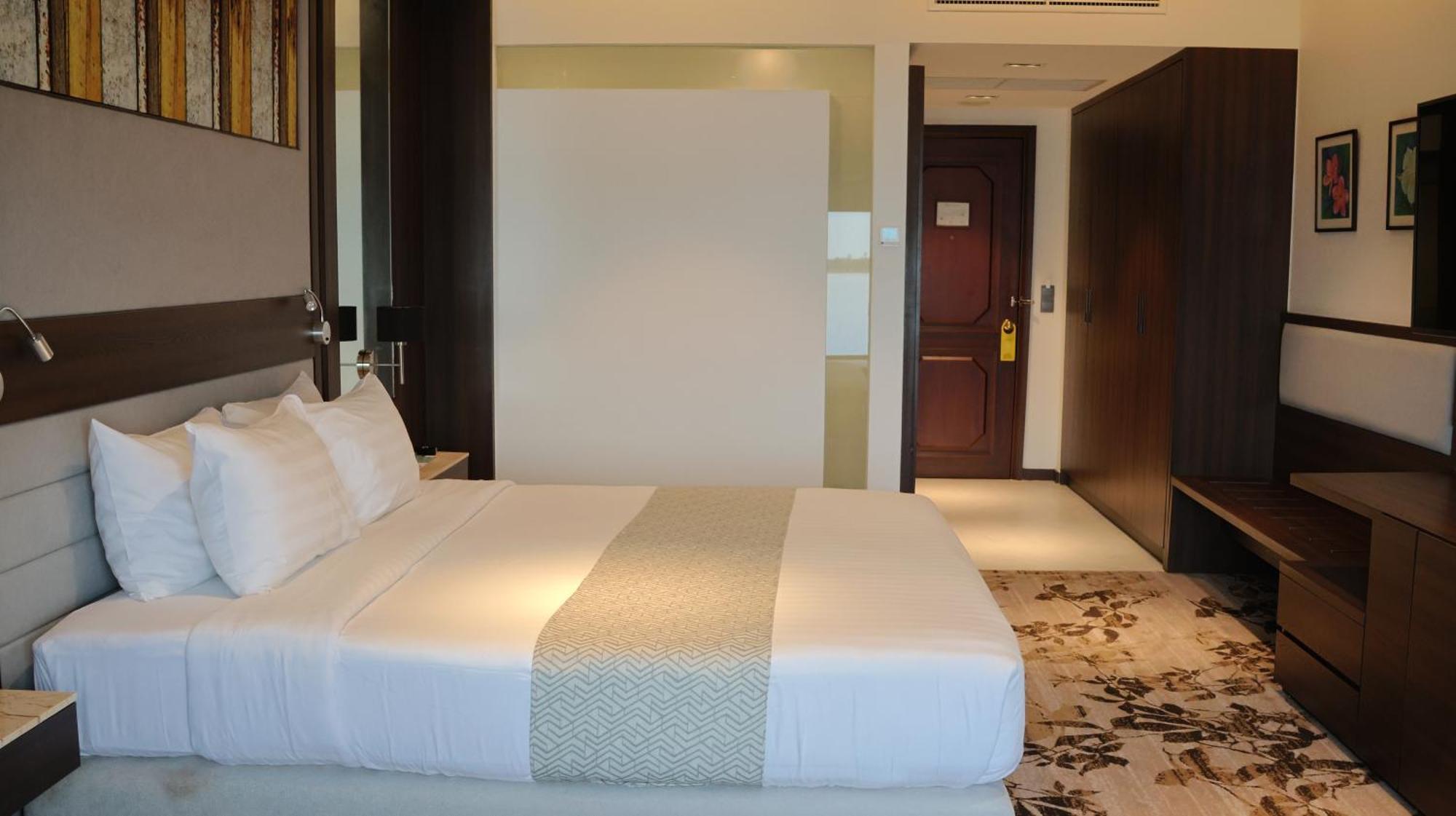 פנום פן Hotel Cambodiana מראה חיצוני תמונה