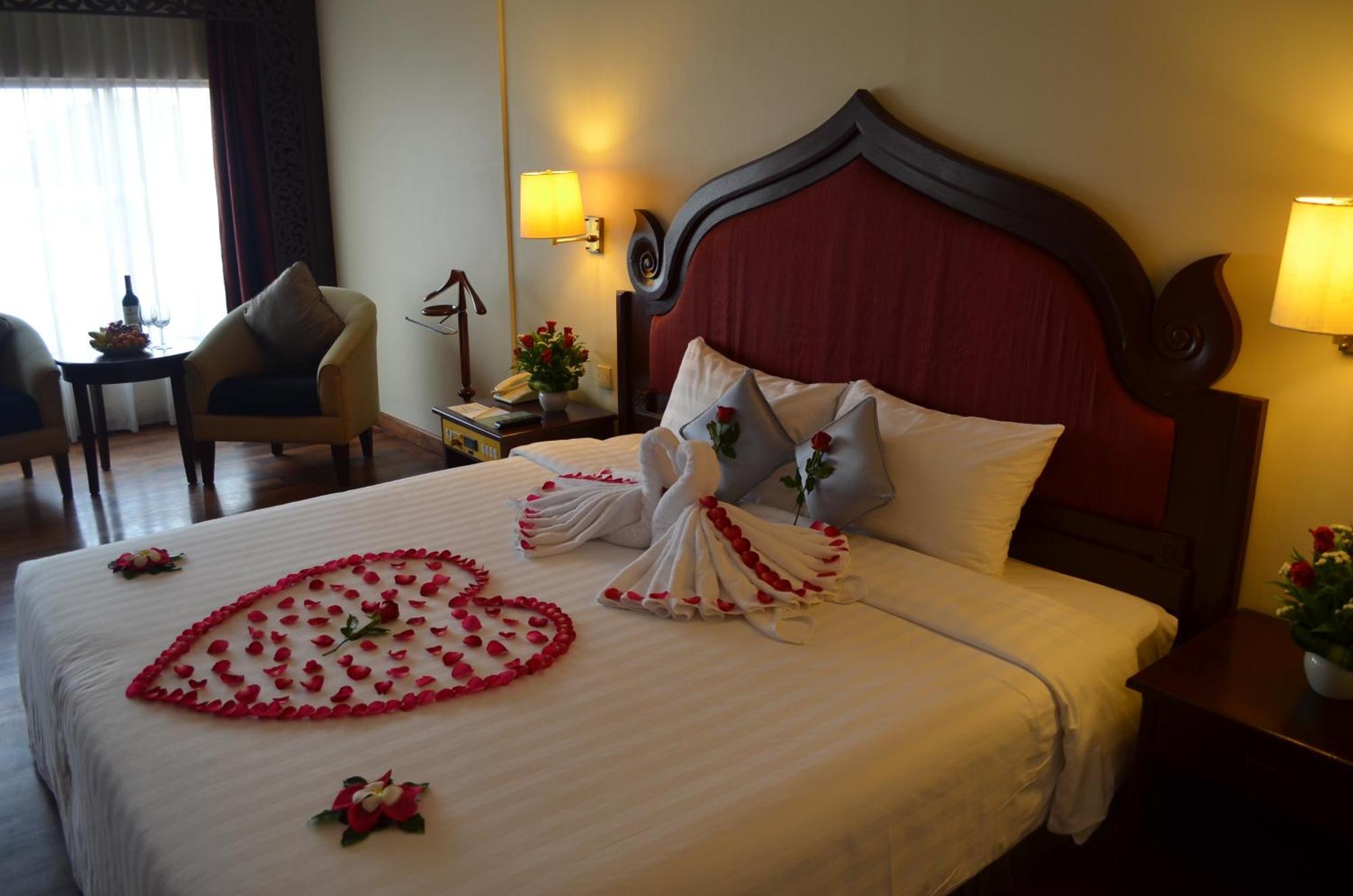 פנום פן Hotel Cambodiana מראה חיצוני תמונה