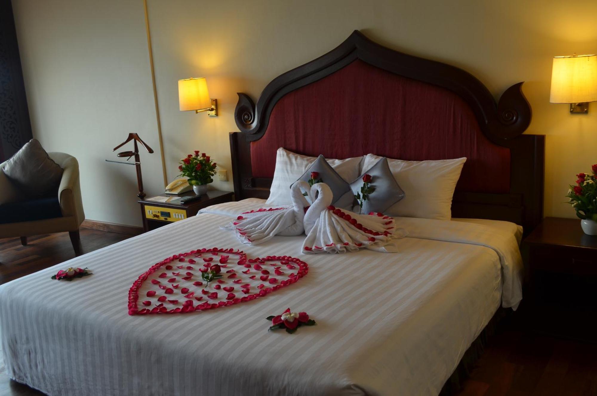פנום פן Hotel Cambodiana מראה חיצוני תמונה