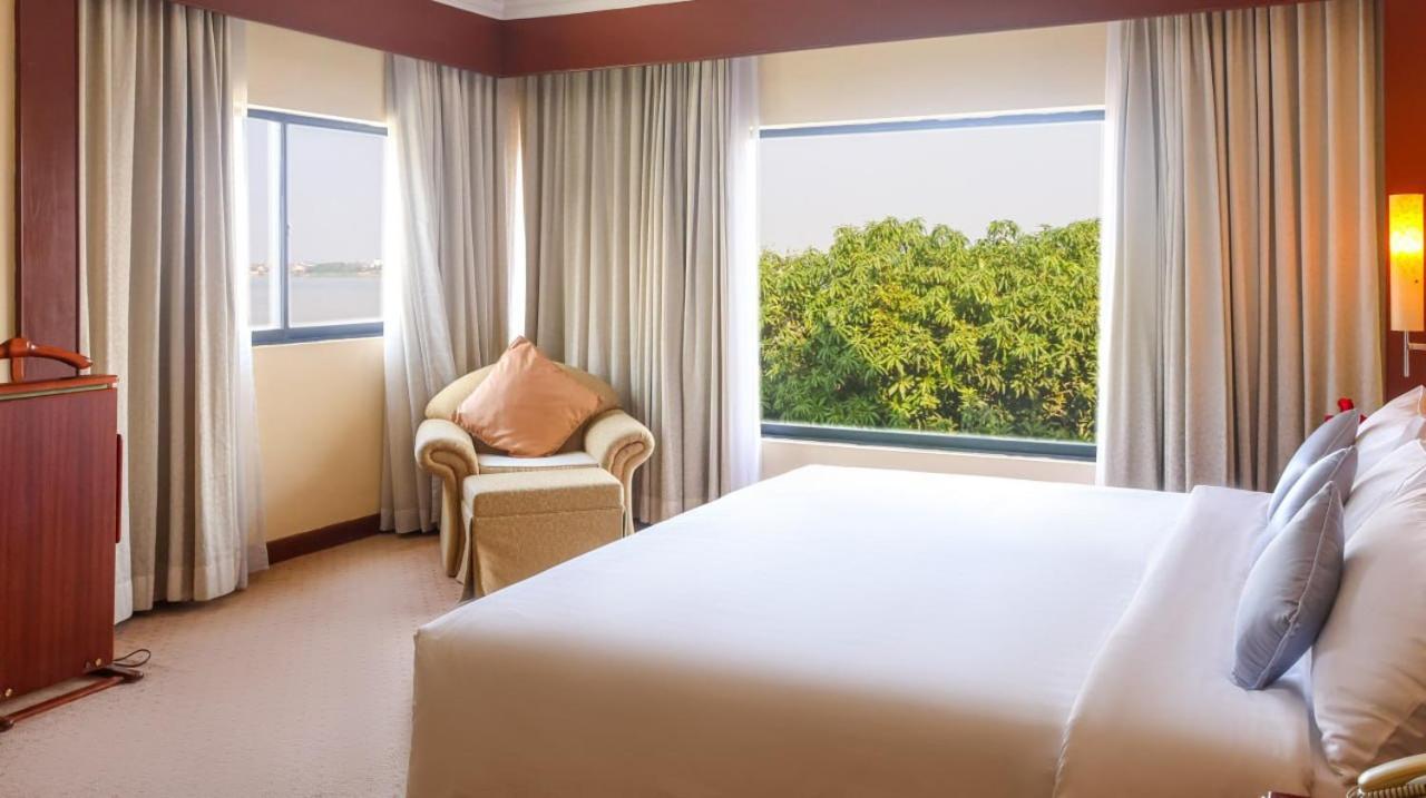 פנום פן Hotel Cambodiana מראה חיצוני תמונה
