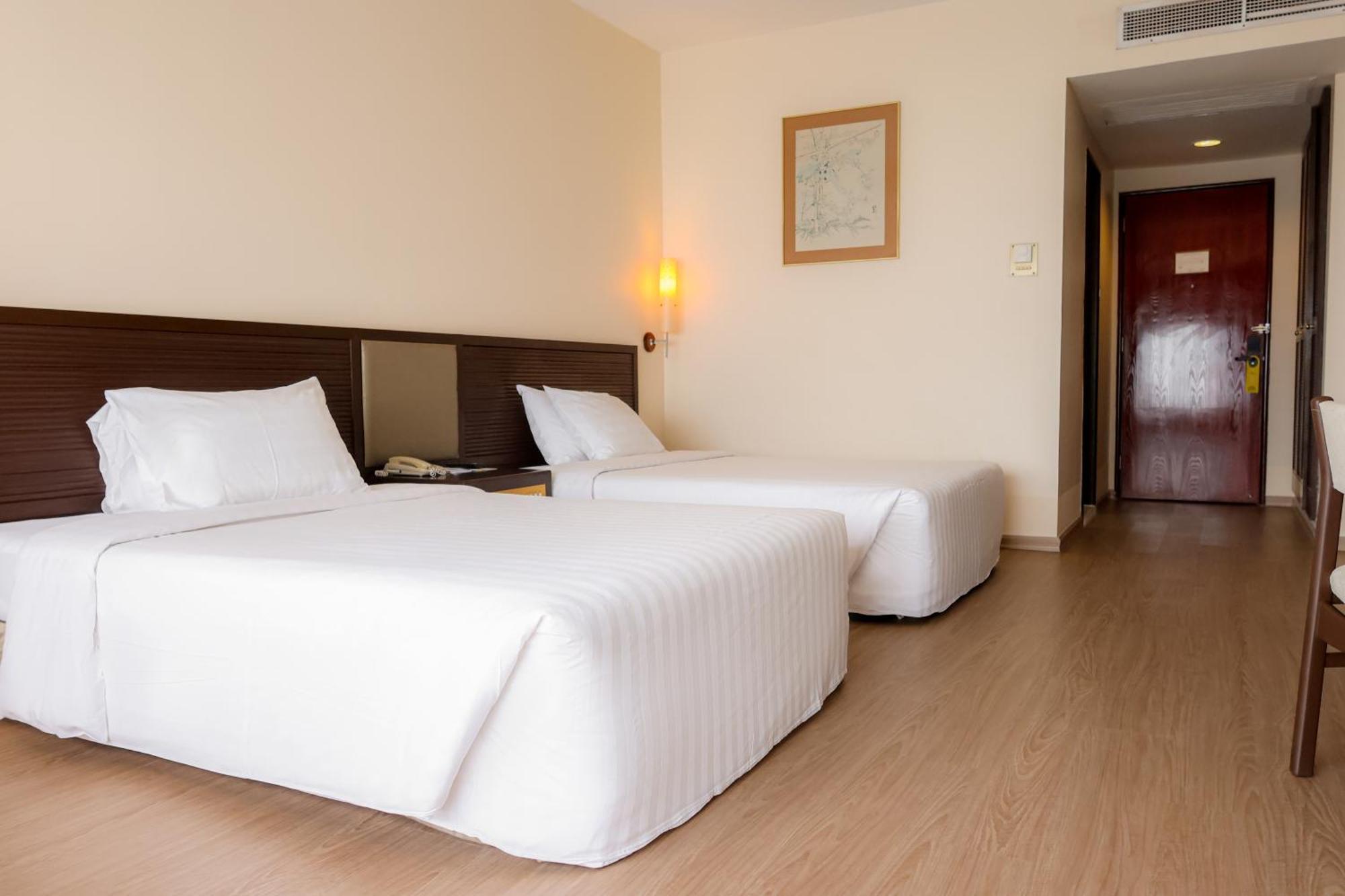 פנום פן Hotel Cambodiana מראה חיצוני תמונה